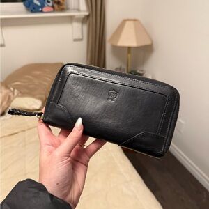 Massimo Dutti Vintage Black Leather Zip Wallet